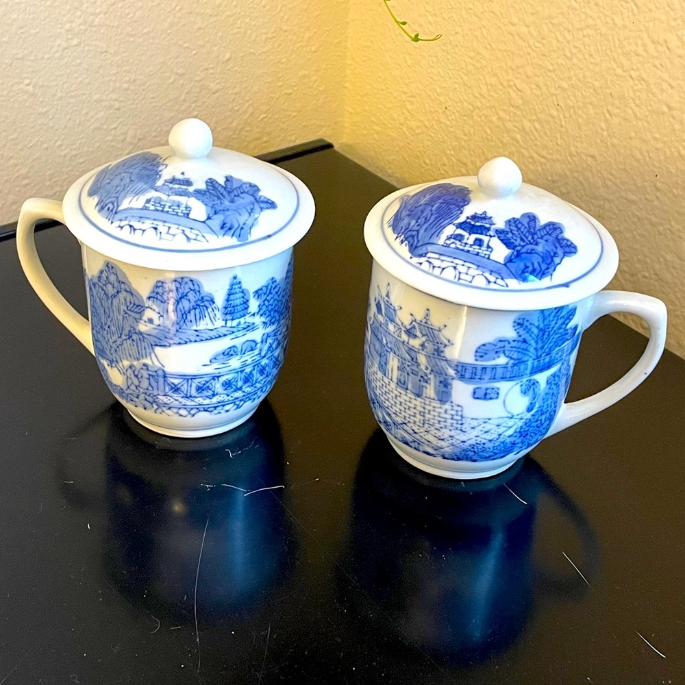 Vintage Pier 1 Lot Of 2 Asian Tea Cups White & Blue Porcelain With Lids
